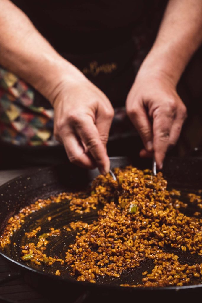 comer arroz en alicante alma de barra